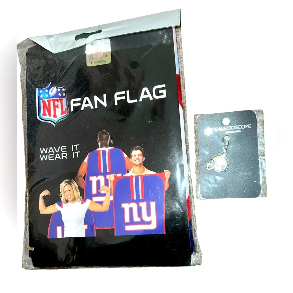 NFL New York Giants Fan Flag & Helmet Charm Flag Sz: 31.5” x 47” Wear or Wave